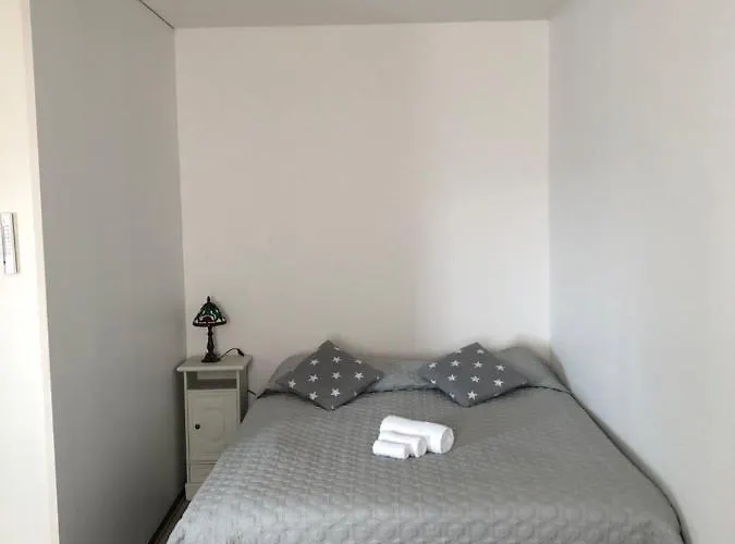 Lovely Within Walking Distance -centre 波里